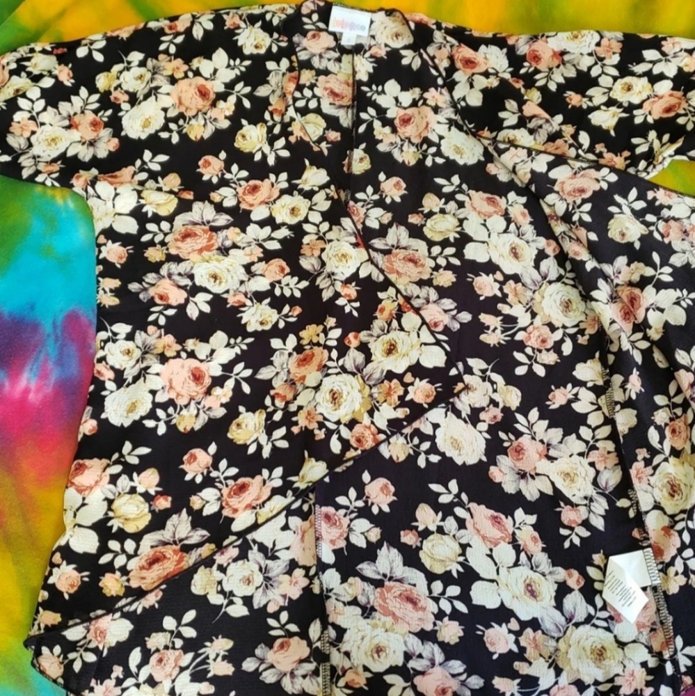 LuLaRoe Floral Bianka- being donated after 1/31